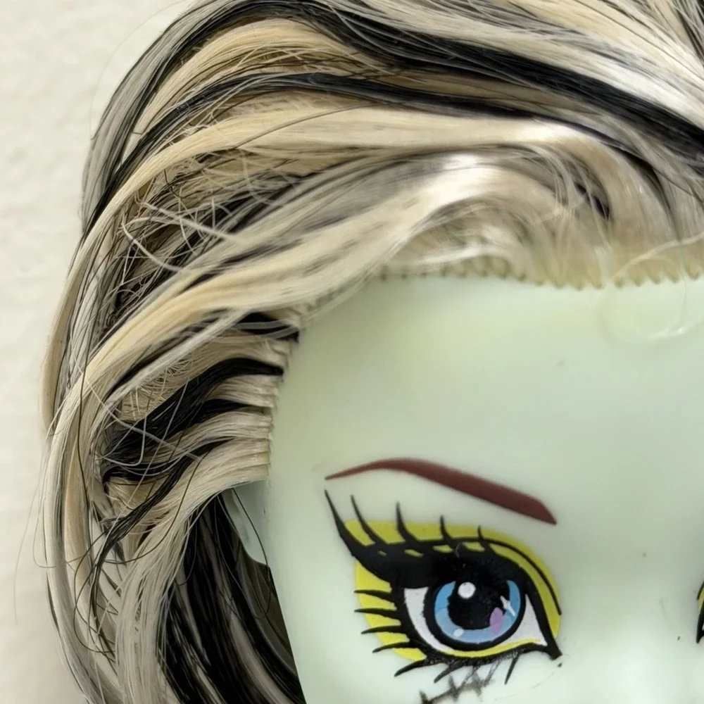 Monster High 2008 Skull Shores Full Color Frankie Stein Swimsuit Bracelet **READ